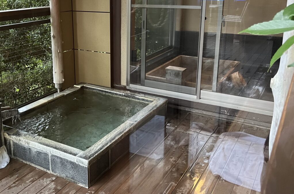 つわぶきの露天風呂